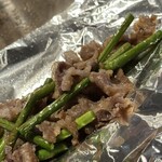 お好み焼き いしり - あごすじとニンニクの芽炒め