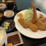 洋食とんかつ いち川 - Cランチ 1,150円
スライスカツ3枚 カニクリームコロッケ1個
エビフライ1本