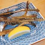 割烹 やました - どぜうの骨せんべい