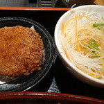 鉄板料理 堂島 - 2013.9和牛すき焼き弁当のコロッケとサラダ