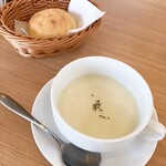 カフェ ベレクー - ランチセット 本日のスープとパン