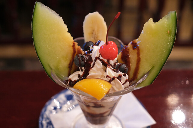 フルーツパフェ⭐️貯金箱⭐️レトロ⭐️即購入不可 創業67年の昭和レトロ、フルーツパフェ風で美味しい！チョコレート