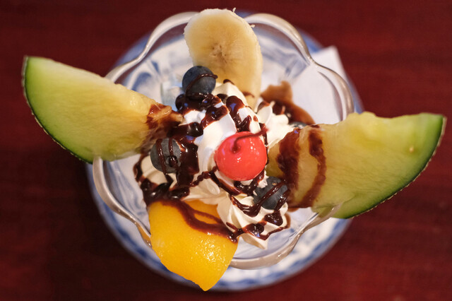 創業67年の昭和レトロ、フルーツパフェ風で美味しい！チョコレート