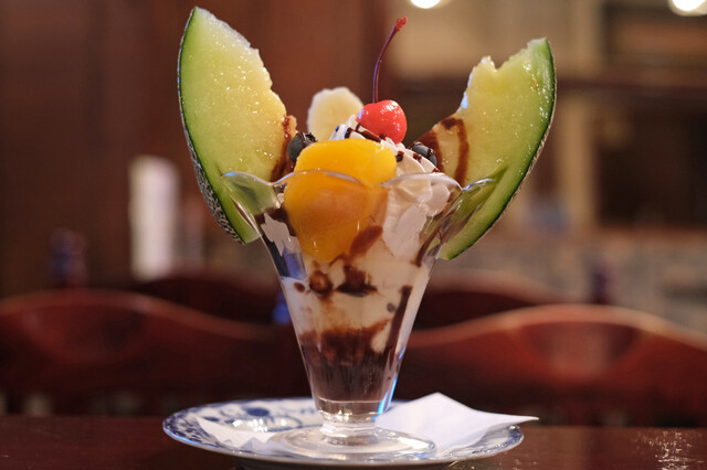 創業67年の昭和レトロ、フルーツパフェ風で美味しい！チョコレート