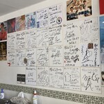 桜山ジェラートLoop - サイン沢山あるなぁ〜！