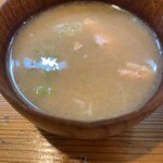 Maguro Yasanno Sushidokoro - みそ汁と書かれていたが、実際はちょうどよく味の出たあら汁。量多めでかなり美味しい。