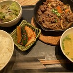 KOREAN DINING LEE - プルコギ定食＝900円