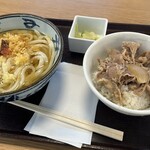 宮武讃岐うどん - 冷たいうどんと牛丼のカップル