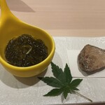 すし哲 - お通しのもずく酢とカツオの竜田揚げ