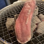 餃子・とんちゃん専門店 塚ちゃん餃子 - まるごと1本タン