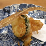 Kiboshi - 骨せんべい、きす、スッキーニの揚げ物。