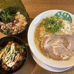 キラメキノトリ - 鶏とんこつらーめん醤油（特大）＆ 家系チャーシュー丼 ＆ 元祖味噌からあげ丼