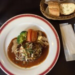 ワイン＆ダイニング・トレビス - 特製ビーフハンバーグ（1000円、2023/02/05）