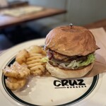 CRUZ BURGERS & CRAFT BEERS - 