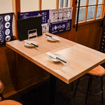 Nihonshu Tsumirino - テーブル席、狭くても良ければ椅子は６個あります。