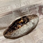 ベーカリー燈 - チョコとクランベリーのカンパーニュ ¥300