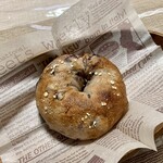 ベーカリー燈 - 天然酵母ベーグル ブルーベリーレモンチーズケーキ ¥350