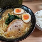 Yokohama Ie Keira-Men Haruki - 豚骨玉子（醤油）870円