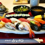 Sushi Chou - にぎり1.5人前(サラダ・お椀付き) 1800円、ご飯の大盛・お椀のお代わり無料になります