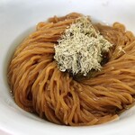 212254352 - 【限定】ほうじ麺の紀州南高梅をつぶしながら食べる昆布水塩つけ麺