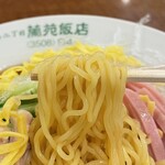 蘭苑飯店 - 黄色い中華麺が町中華らしい