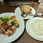 ロイヤルホスト - 「お昼のおすすめ！洋食ランチ（税込￥1,023）」「オニオングラタンスープ（税込￥330）」
