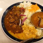 カリ～ アンド スパイスバル カリ～ビト - 2種のカレー（キーマ&限定:ベイガンカレー1000円税込）