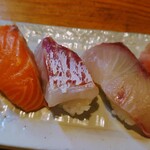 お肉にするか お魚にするか かのう - 令和5年7月 ランチタイム
お寿司6貫盛り 700円
小鉢2種、漬けもの、みそ汁、アイスコーヒー付