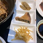 Sutando Tomi - 真鯛アラ煮と刺身定食
