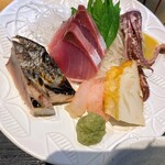 スタンド 富 - 真鯛アラ煮と刺身定食