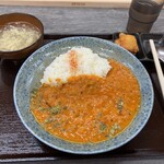 Koumiya - カレーと唐揚げ1個とサービスのスープ