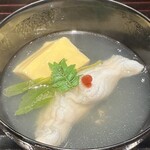 西麻布 万葉 - 油目葛叩き玉子葛豆腐 うるい 木の芽