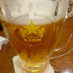 銀座ライオン - サッポロ生ビール・中ジョッキ（６３０ｍｌ、８３０円）