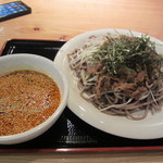 煮込み屋 虔十 - 肉そばはつけ麺タイプで８００円です。
