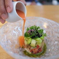 Point - スイカのガスパチョをかけたオマール海老と野菜のゼリー寄せ。