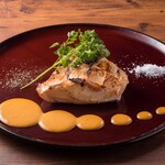 Teppanyaki-grilled free-range chicken cooked at a low temperature of 63℃