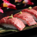 Meat Sushi lean horse meat & roast beef 6 pieces