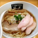 煮干中華ソバ イチカワ - 「煮干ソバ 黒」730円+「鶏胸肉のコンフィ」100円（2013年9月）