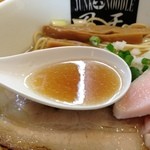 煮干中華ソバ イチカワ - スープ（2013年9月）