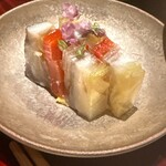 銀座 しのはら - 滋賀県淡海地鶏　縞鯵とキャベツ、パプリカの酢の物