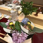 銀座 しのはら - 八寸〜青梅　とうもろこし　玉子真丈　紹興酒付けした枝豆　鴨ロース万願寺唐辛子　バチコ　鯵の手巻き寿司　手鞠寿司　鶏肉