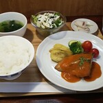 キッチン ブルー グローブ - 天然ぶりポワレ　オマールとピスクソース