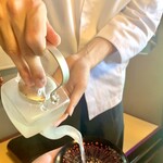 Oryori Kifune - 食前酒には能登初桜。奥能登の珠洲市で99%が消費される正に地酒中の地酒。子供が成長して、お父さんと同じ酒を飲む。なんともおめでたい酒ではないですか。