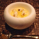 mori - アミューズ　とうもろこしの冷製スープ　菊の花