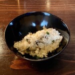 たでの葉 - 鮎の炊き込みご飯
      癖もなくとても食べ易くて美味しい炊き込みご飯、箸が止まらなくなりそうです！
      勿論お代わりいただきました♪
      最近日本料理の炊き込みご飯が若干苦手でしたが、ここのは凄く美味しいです！！