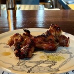 たでの葉 - スッポン（天草産）炭火焼き
      確認はしてませんがおそらく養殖のスッポンかなと。
      臭みがまったく無く以前こちらで食べた養殖のスッポンと同じ美味しさですから。
      天然物だから良いのではありませんスッポンは！