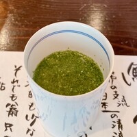 たでの葉 - スタートはスッポンスープから
                    良いですね♪
                    熱々の美味しいスープが、お腹に優しくすぅーと落ちます。
                    夏の暑さから冷たい物にはしりがち、お腹を温めながら胃を刺激し食欲が湧いてきましたd(^_^o)