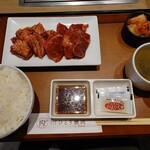 お肉屋さんのひとり焼肉 - 