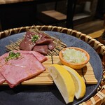 ホルモン焼肉 はやぶさ - 