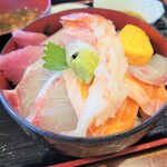 玄海旬魚 居酒屋 こじま - アップ。お刺身は、一切れ一切れが大きく、鮮度も良いです。